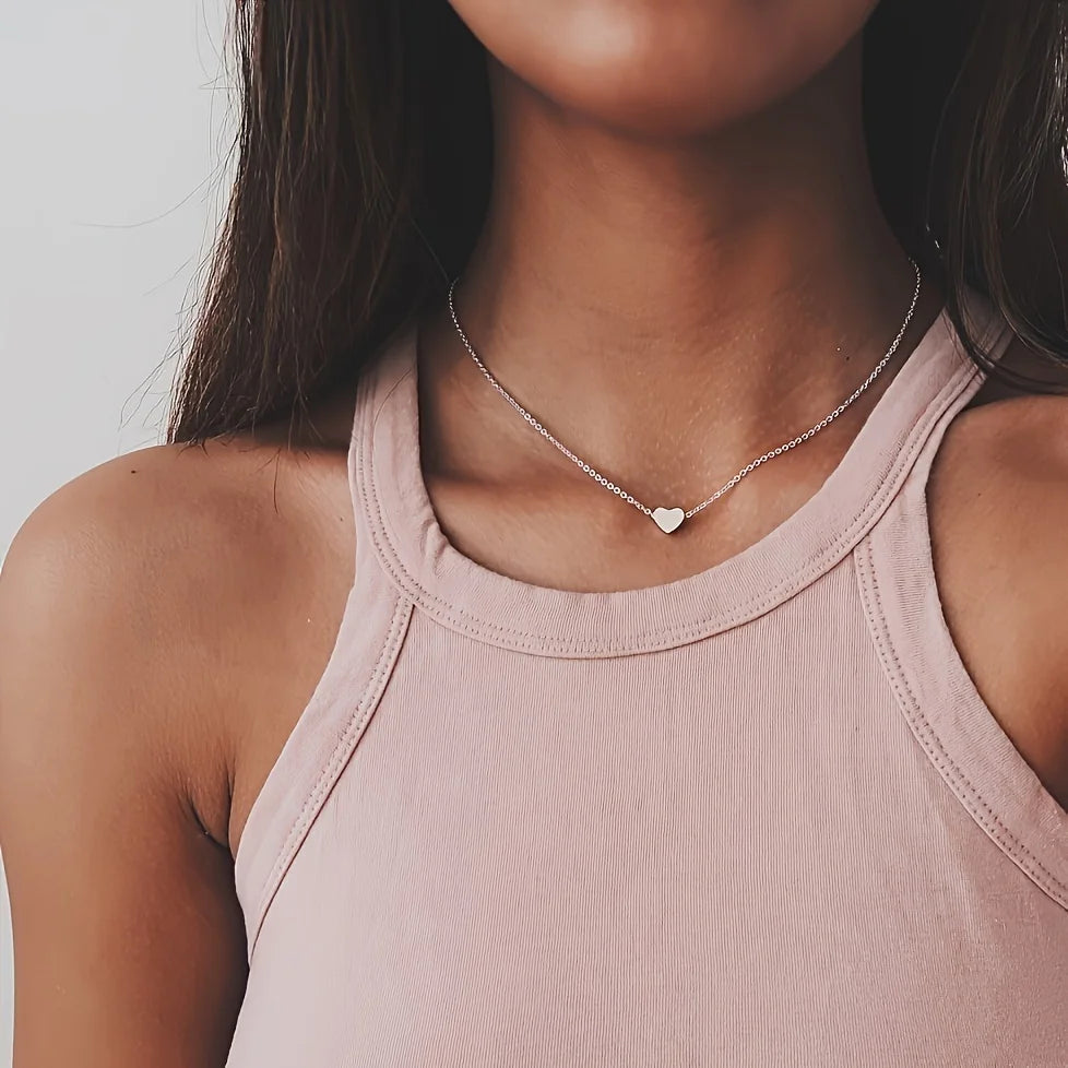 1pc Vintage Heart Pendant Necklace, Delicate and Minimalist Women's Alloy Collarbone Chain, Suitable for All Seasons