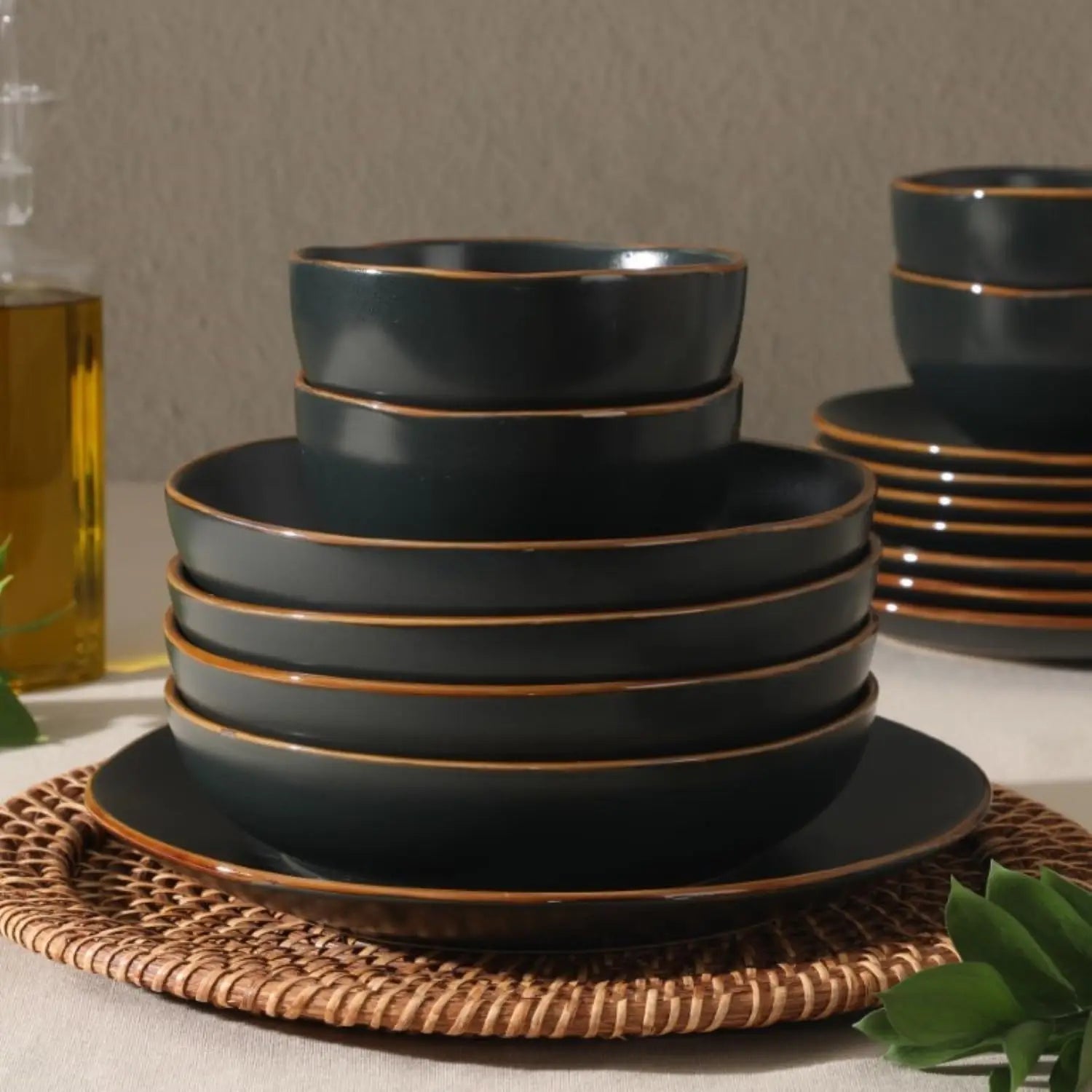 16-Piece Black Stoneware Dinnerware Set - Durable Ceramic Plates and Bowls for Everyday Dining