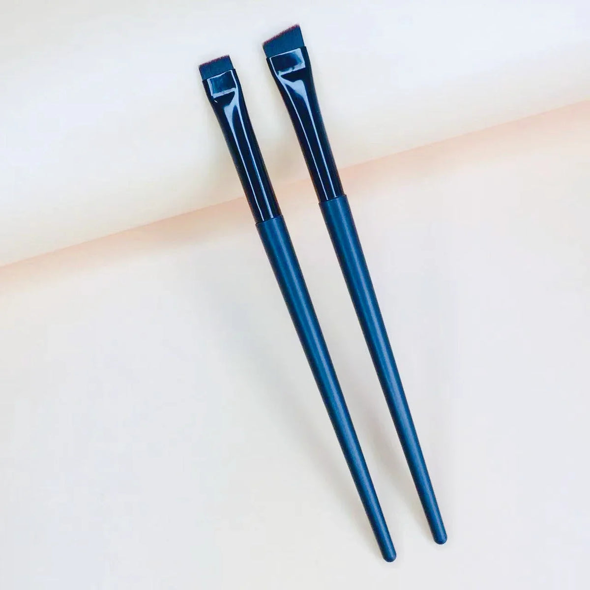 LOYBJ Thin Eyebrow Eyeliner Brush Super Fine Angled Brow Contour Brush Portable Women Eyebrow Liner Cream Cosmetic Makeup Tools