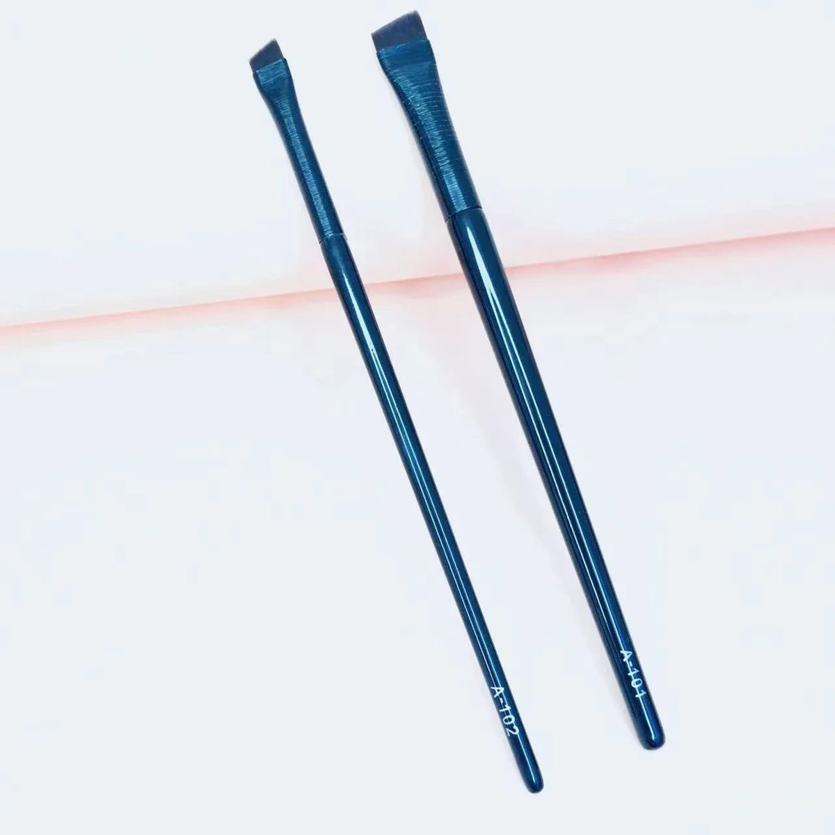 LOYBJ Thin Eyebrow Eyeliner Brush Super Fine Angled Brow Contour Brush Portable Women Eyebrow Liner Cream Cosmetic Makeup Tools