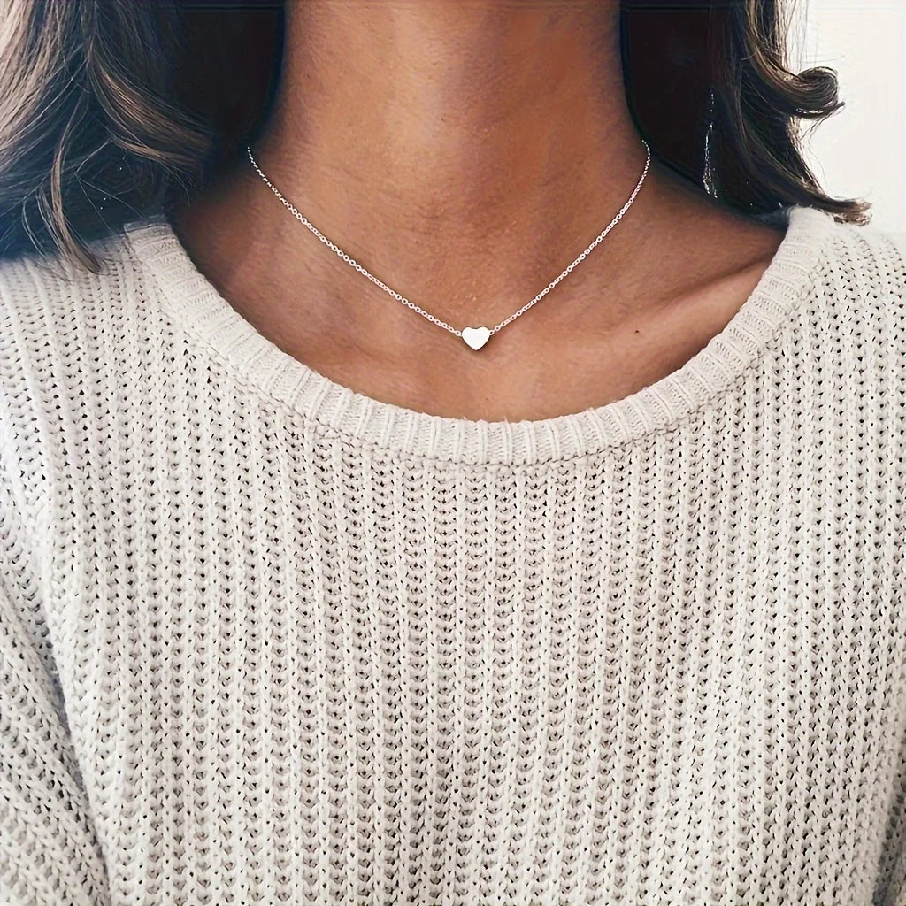 1pc Vintage Heart Pendant Necklace, Delicate and Minimalist Women's Alloy Collarbone Chain, Suitable for All Seasons