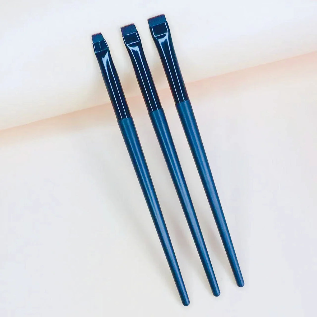 LOYBJ Thin Eyebrow Eyeliner Brush Super Fine Angled Brow Contour Brush Portable Women Eyebrow Liner Cream Cosmetic Makeup Tools