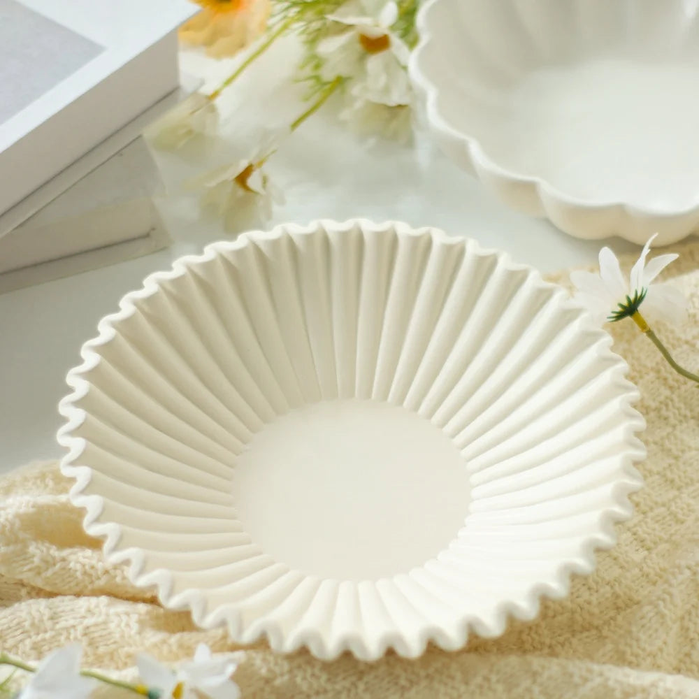 Decorative Ruffle Ribbon Bowl Tabletop Accent Resin Bowl Home Decoration Indoor Use Gift Idea Coffee Nook Entryway Centerpiece