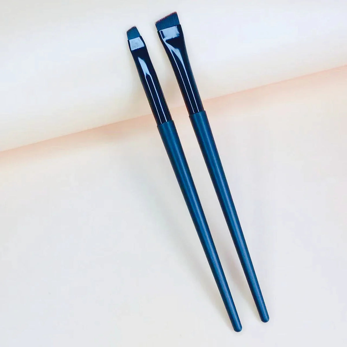 LOYBJ Thin Eyebrow Eyeliner Brush Super Fine Angled Brow Contour Brush Portable Women Eyebrow Liner Cream Cosmetic Makeup Tools