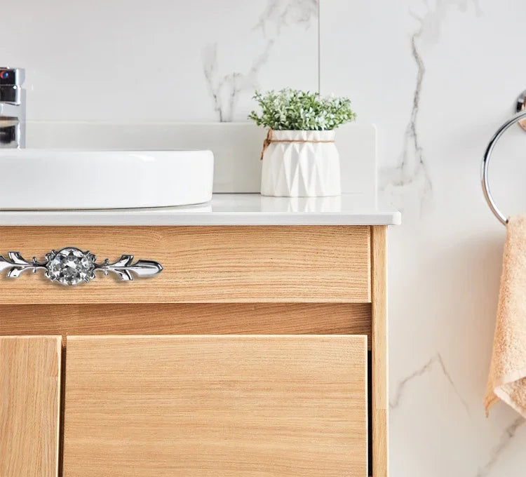 Luxury Diamond Crystal Handles Knobs for Shoebox Cabinet Closet Door Drawers and Wardrobe Pulls Elegant and Durable Design