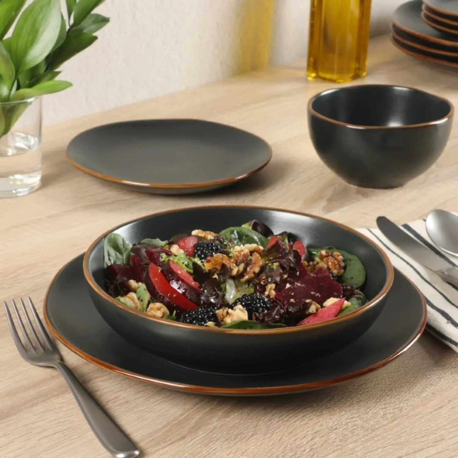 16-Piece Black Stoneware Dinnerware Set - Durable Ceramic Plates and Bowls for Everyday Dining