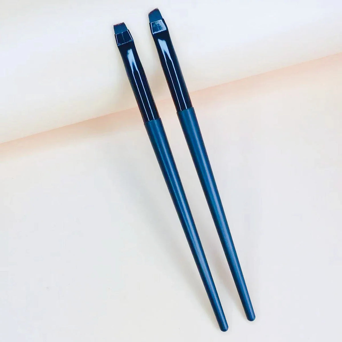 LOYBJ Thin Eyebrow Eyeliner Brush Super Fine Angled Brow Contour Brush Portable Women Eyebrow Liner Cream Cosmetic Makeup Tools