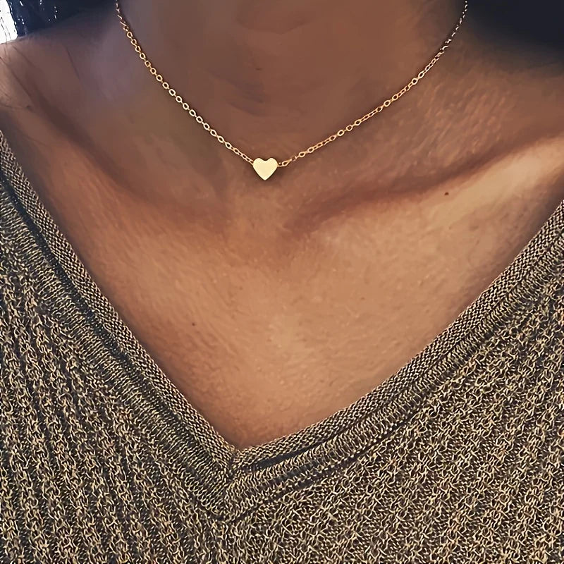 1pc Vintage Heart Pendant Necklace, Delicate and Minimalist Women's Alloy Collarbone Chain, Suitable for All Seasons
